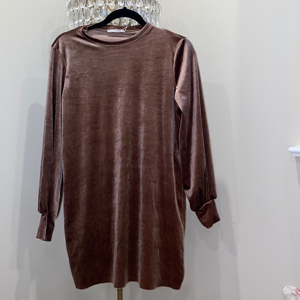 NWT loose fitting long sleeve velvet dress/ S
